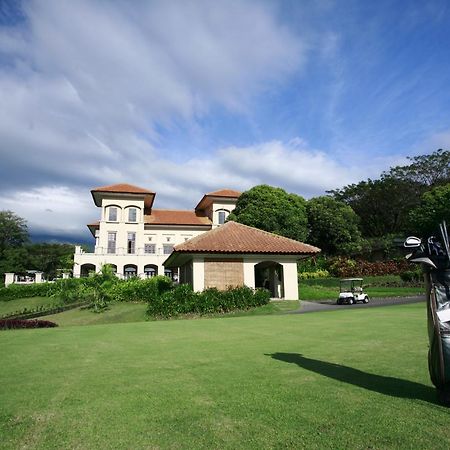 Finna Golf & Country Club Prigen Ngoại thất bức ảnh