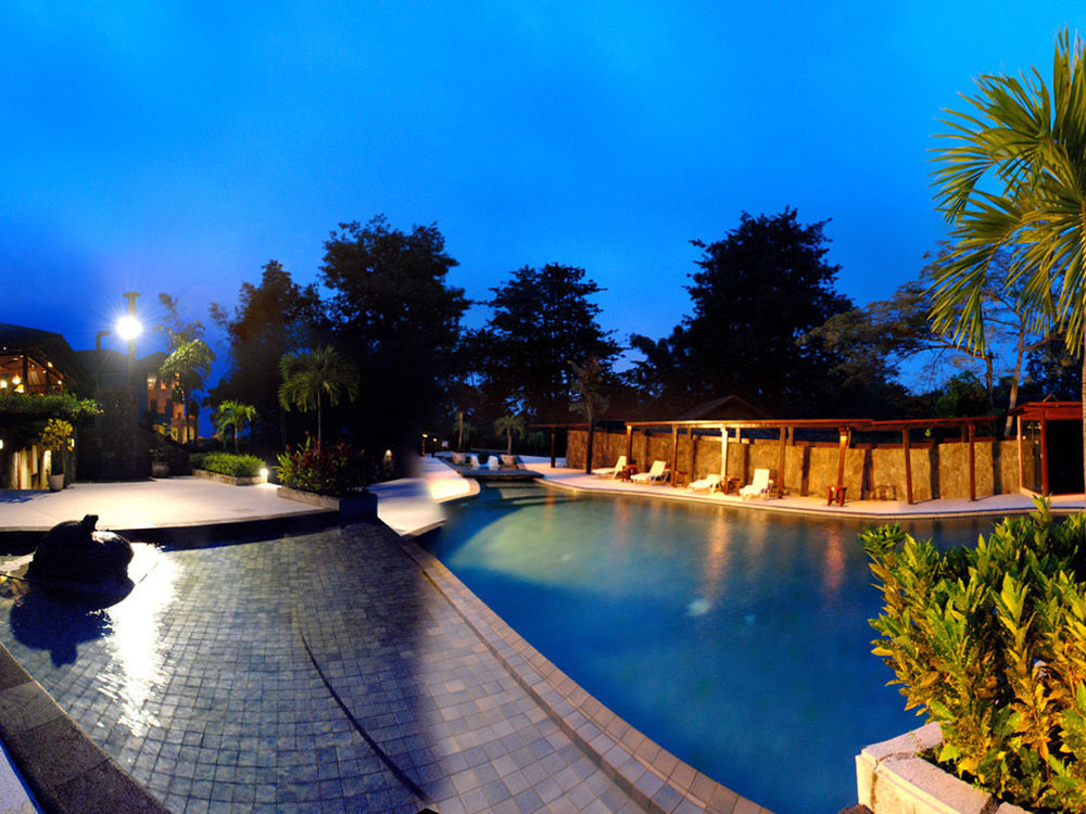 Finna Golf & Country Club Prigen Ngoại thất bức ảnh