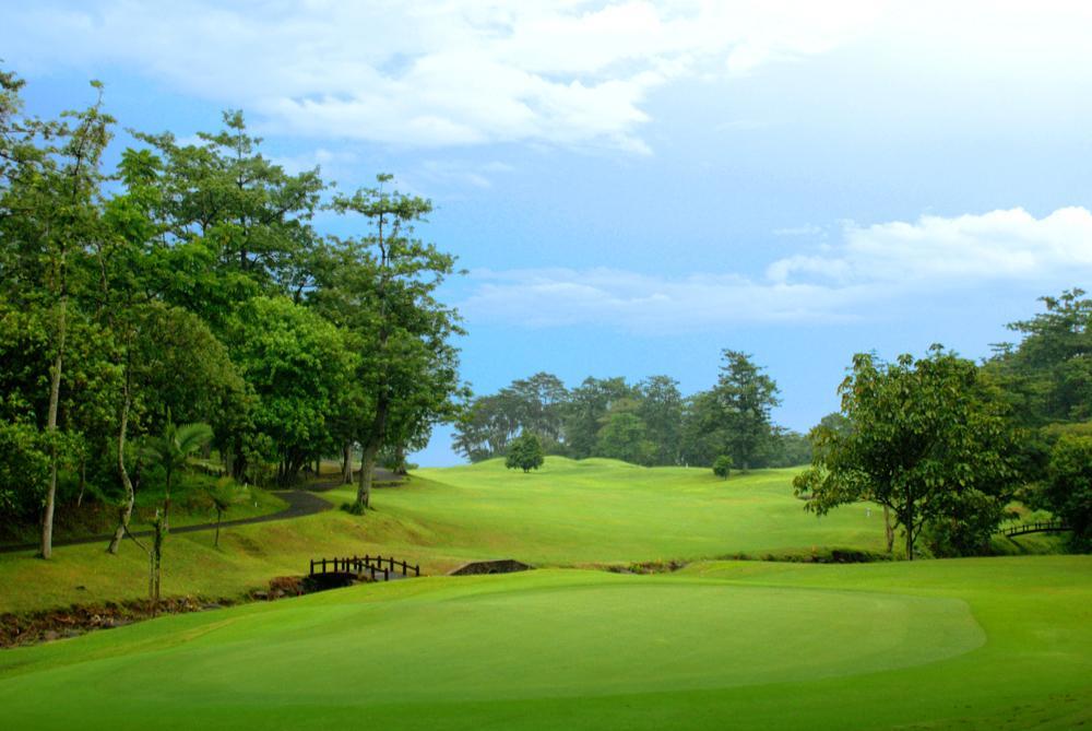 Finna Golf & Country Club Prigen Ngoại thất bức ảnh