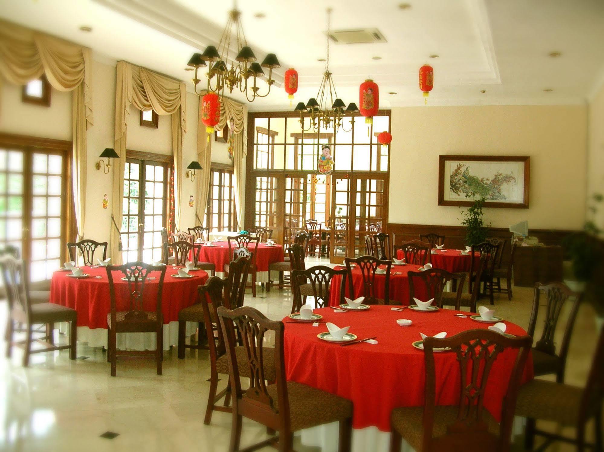 Finna Golf & Country Club Prigen Ngoại thất bức ảnh
