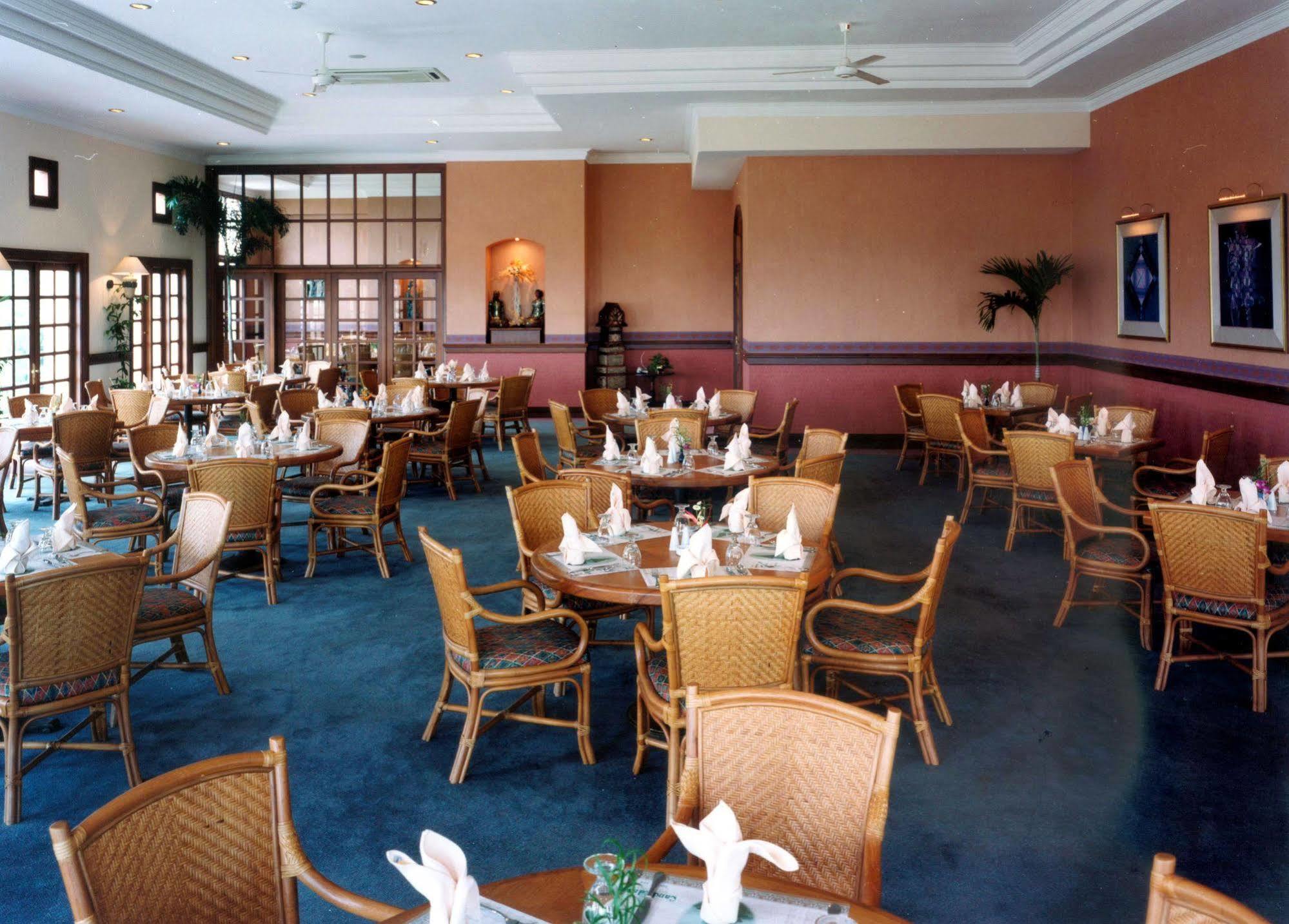 Finna Golf & Country Club Prigen Ngoại thất bức ảnh