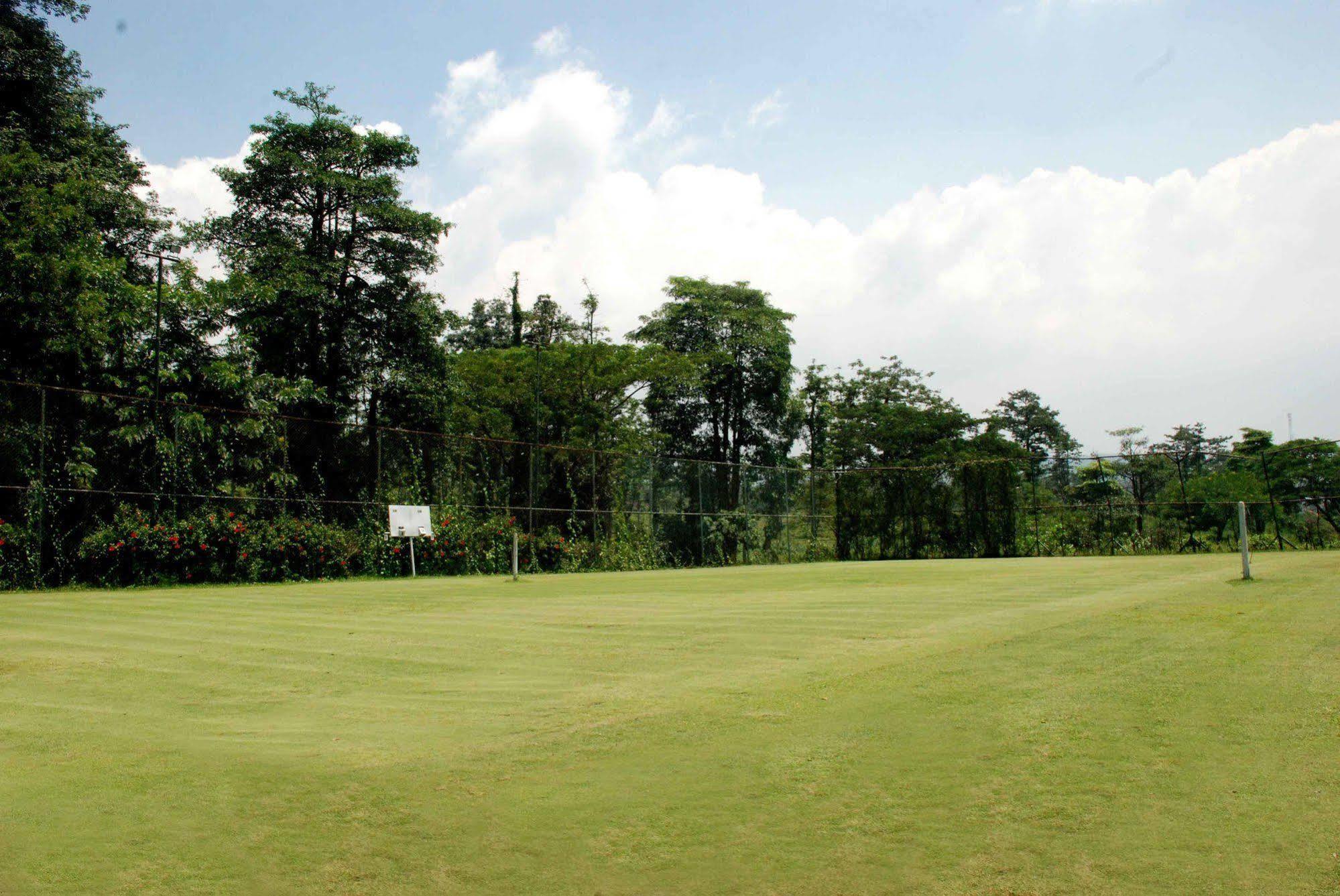 Finna Golf & Country Club Prigen Ngoại thất bức ảnh