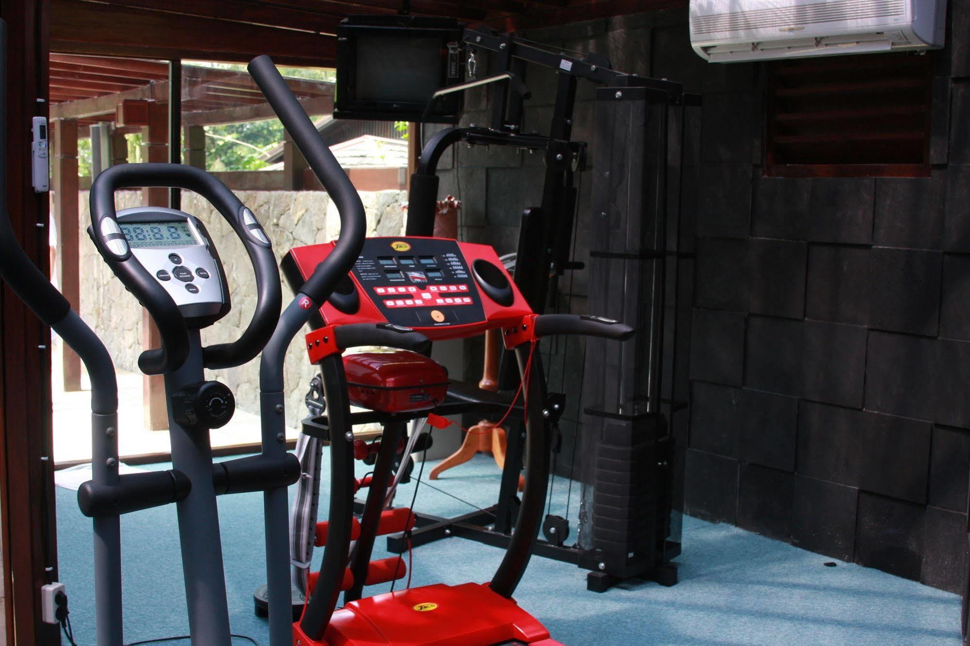 Finna Golf & Country Club Prigen Ngoại thất bức ảnh