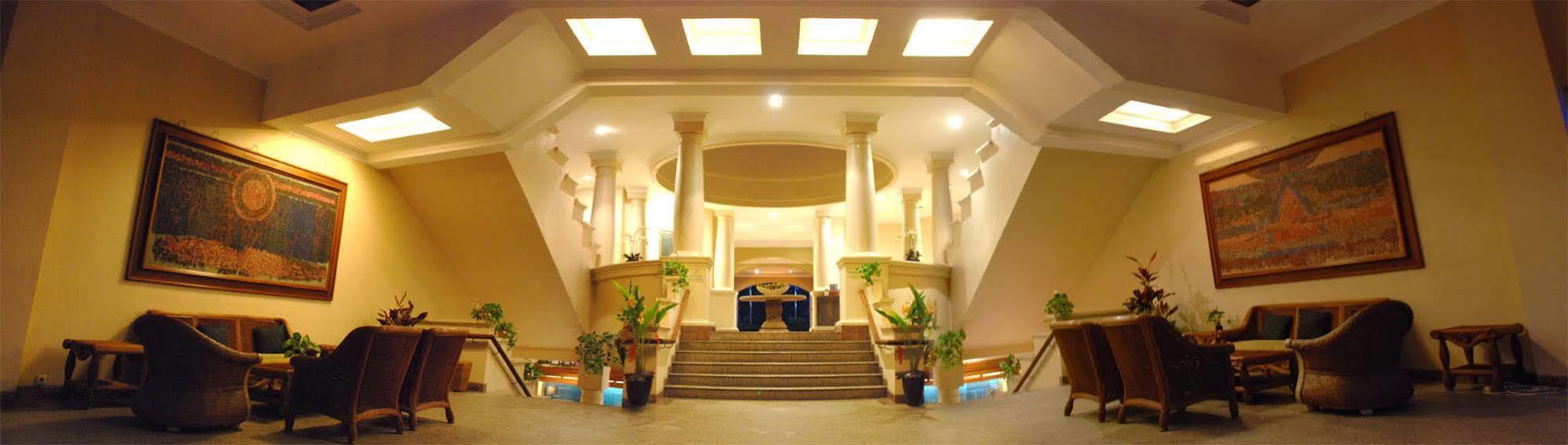 Finna Golf & Country Club Prigen Ngoại thất bức ảnh